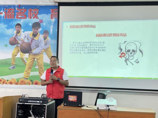 禁毒宣傳進校園,讓青春綠色無毒 (3).jpg