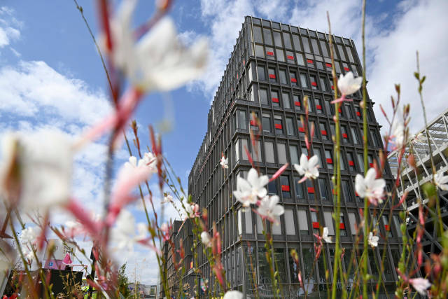 這是7月23日拍攝的巴黎奧運(yùn)村內(nèi)中國體育代表團(tuán)成員居住的公寓。新華社圖 這是7月23日拍攝的巴黎奧運(yùn)村內(nèi)中國體育代表團(tuán)成員居住的公寓。新華社圖